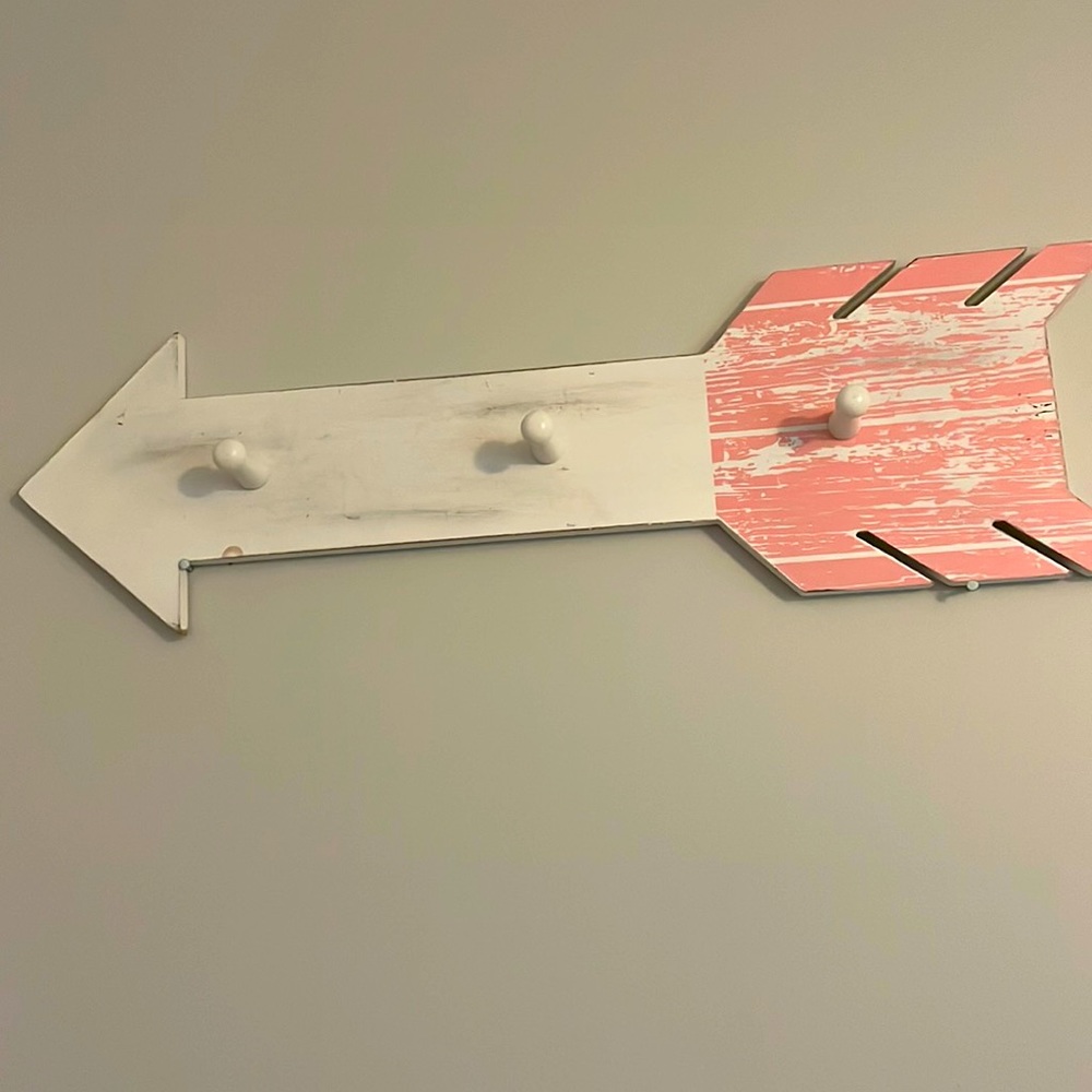 Girls Wall Arrow